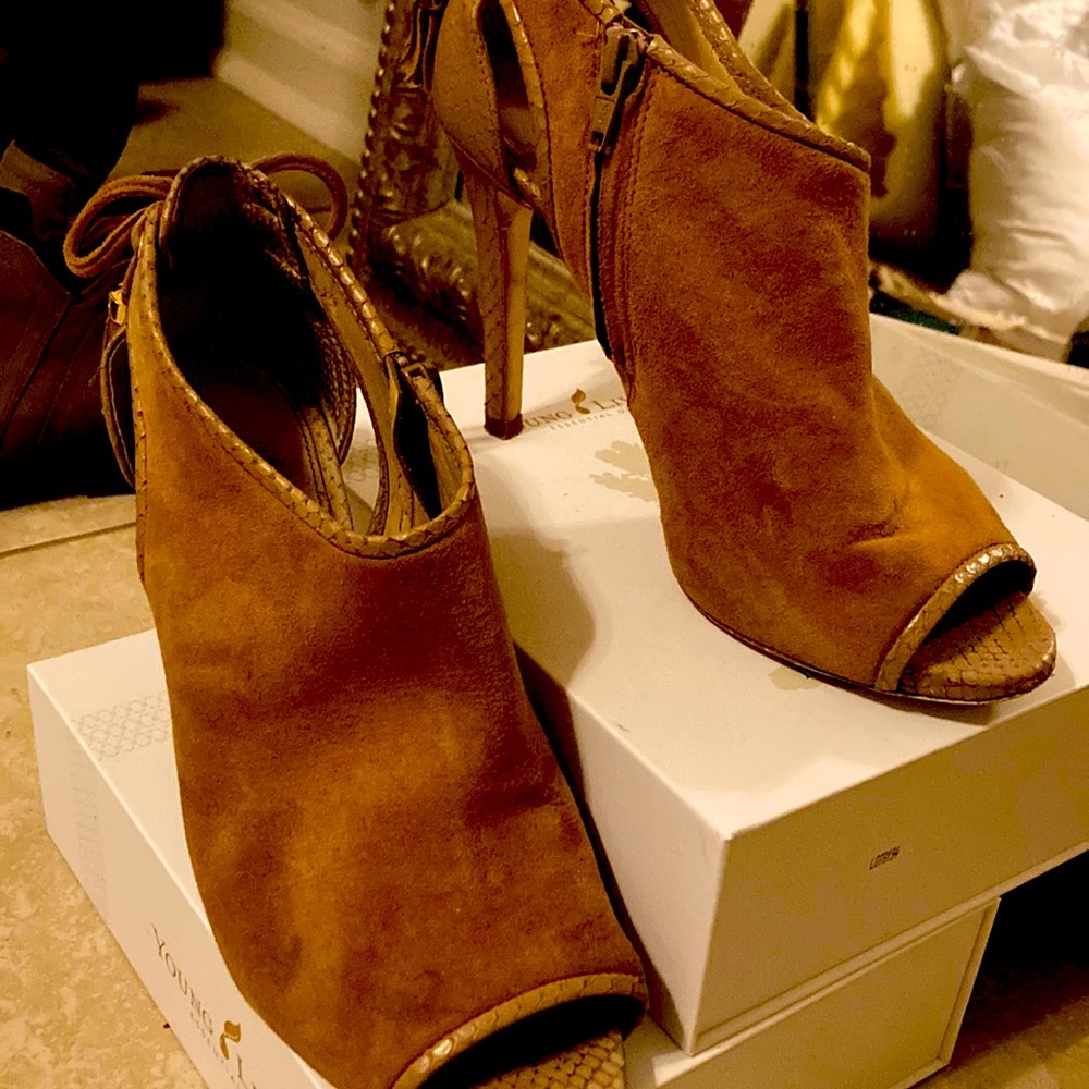 Michael Kors Open toe shooties.